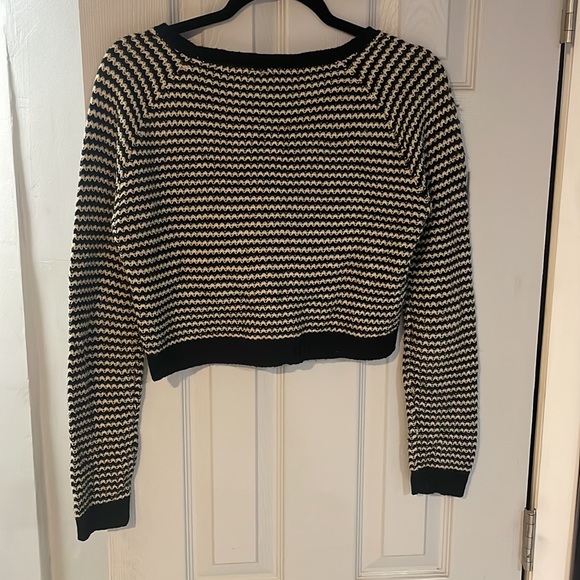 Mono B, size small, two toned, knitted, black/white, crop, long sleeve sweater - Picture 4 of 7